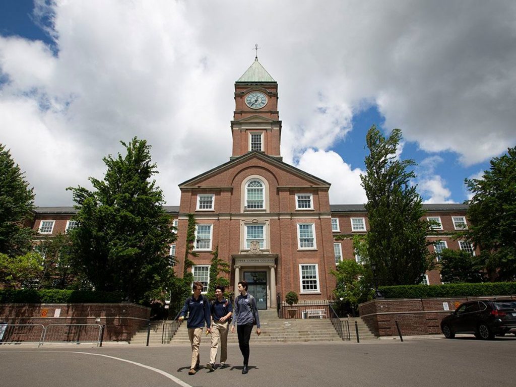 সরকারি বনাম বেসরকারি স্কুল: কোনটি শিক্ষার্থীর জন্য উপযুক্ত?